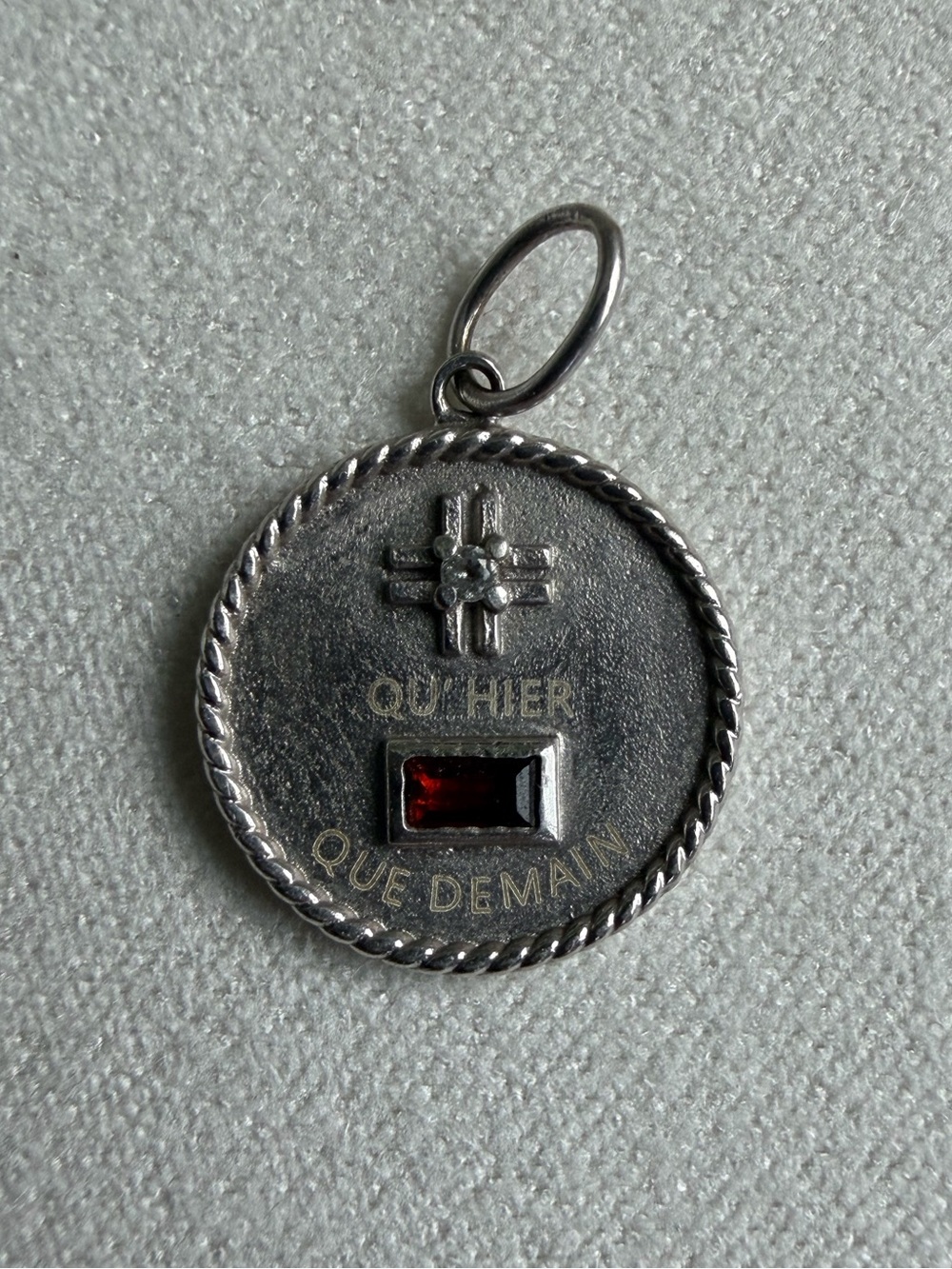 Local Eclectic White Gold Qu’hier Que Demain Pendant